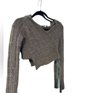 Zara cropped sweater 
So flattering XS